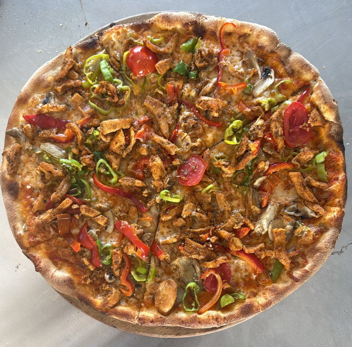 Sebzeli Tavuklu Pizza