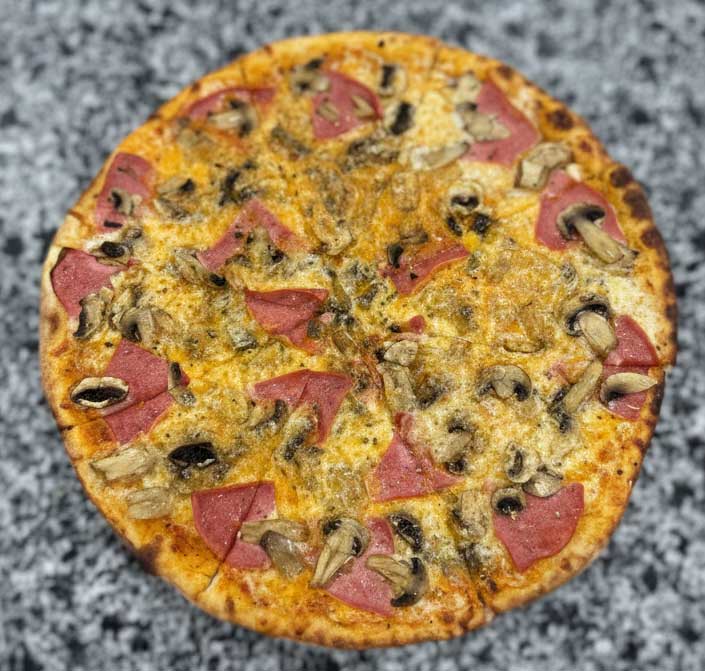 Salamlı Pizza