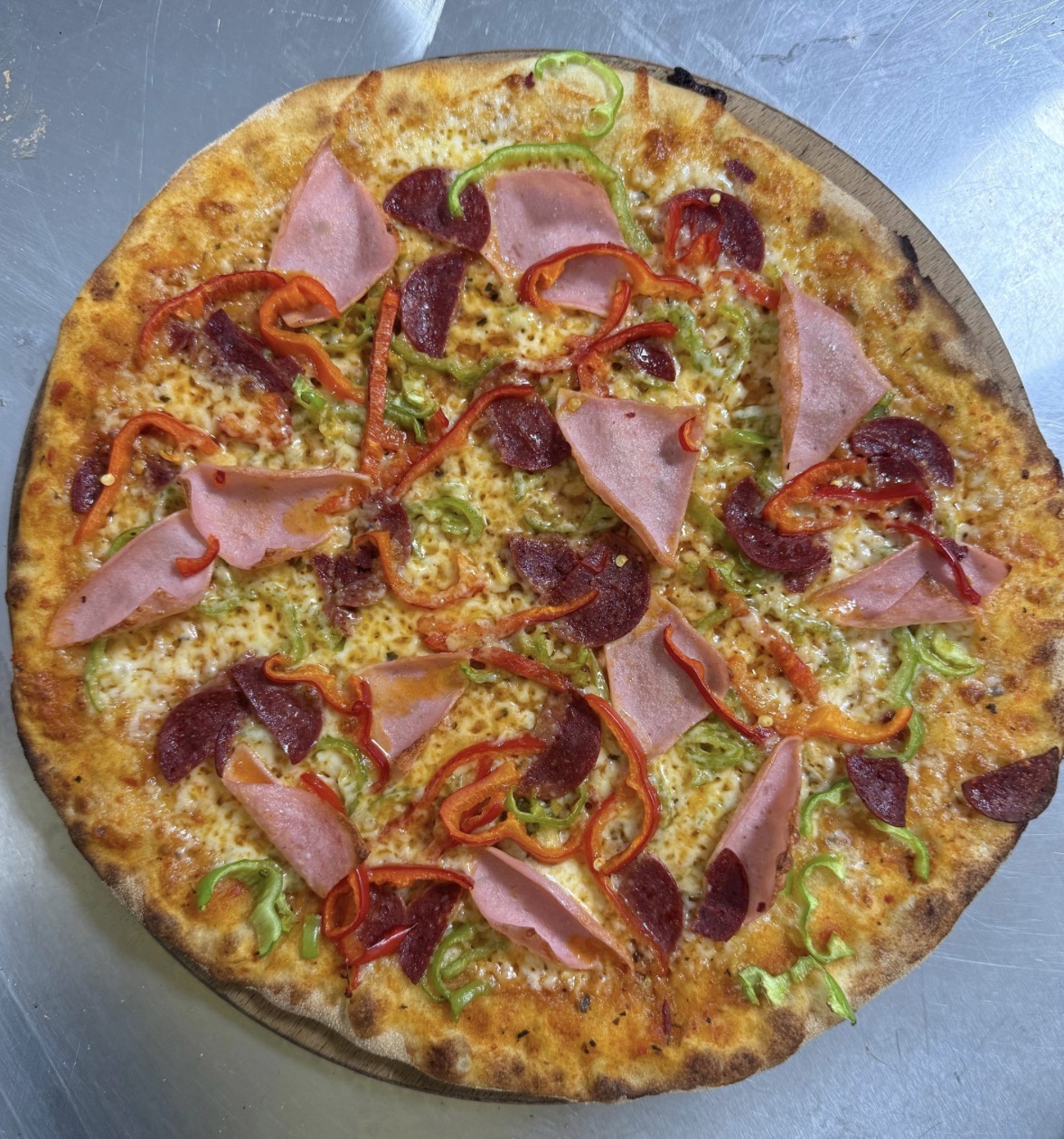 Salamlı Pizza